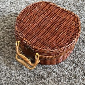 Round Woven Basket with Handle